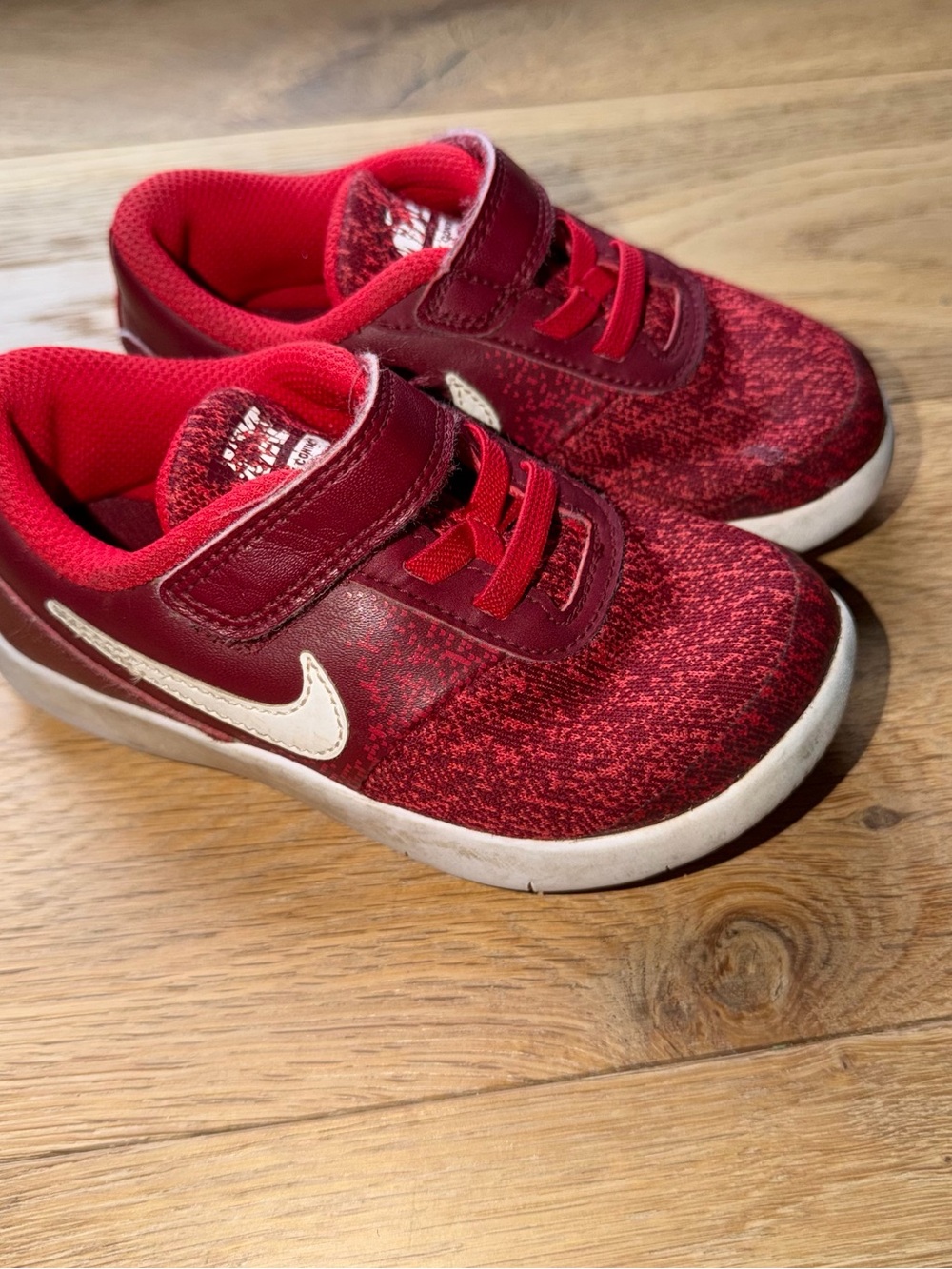 Nike Boys Low Top Hook & Loop Athletic Sneakers Red/White Size 9C